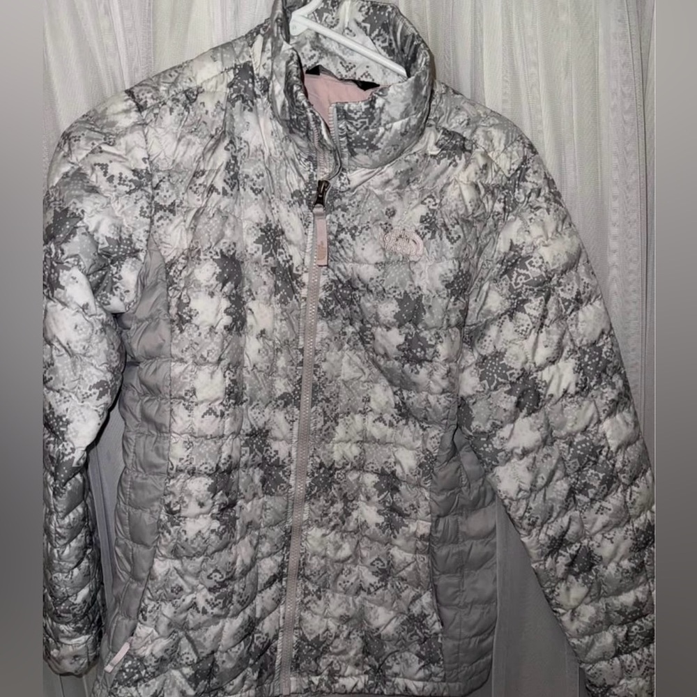 The North Face Kids Puffer Jacket - Gray and Pink - Picture 2 of 4